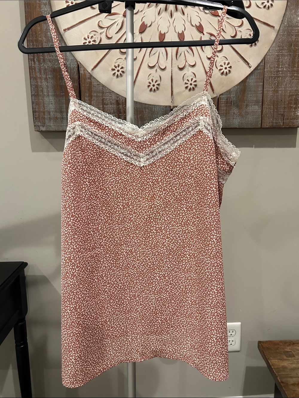 JODIFL Dusty Rust Print Lace-Trim Cami Size Large / Great for layering!